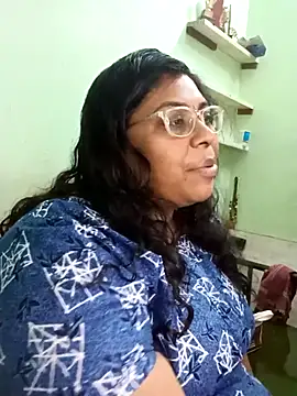 Snapshot of zara-mallus chatting on 09.11.25 zara-mallus online show from 09.11.25