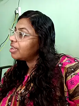 Snapshot of zara-mallus chatting on 09.22.25 zara-mallus online show from 09.22.25