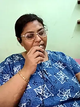 Snapshot of zara-mallus chatting on 09.23.25 zara-mallus online show from 09.23.25