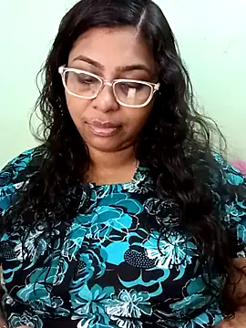 Snapshot of zara-mallus chatting on 09.24.25 zara-mallus online show from 09.24.25
