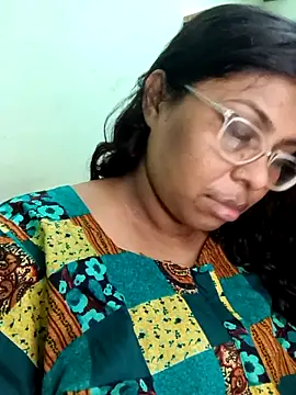 Snapshot of zara-mallus chatting on 09.25.25 zara-mallus online show from 09.25.25