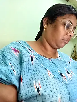 Snapshot of zara-mallus chatting on 09.27.25 zara-mallus online show from 09.27.25