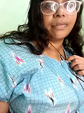 Snapshot of zara-mallus chatting on 09.29.25 zara-mallus online show from 09.29.25