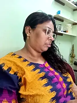 Snapshot of zara-mallus chatting on 10.02.25 zara-mallus online show from 10.02.25