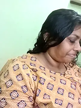 Snapshot of zara-mallus chatting on 10.08.25 zara-mallus online show from 10.08.25