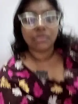 Snapshot of zara-mallus chatting on 10.14.25 zara-mallus online show from 10.14.25