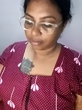 Snapshot of zara-mallus chatting on 10.23.25 zara-mallus online show from 10.23.25