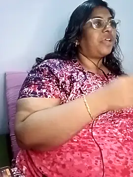 Snapshot of zara-mallus chatting on 10.24.25 zara-mallus online show from 10.24.25