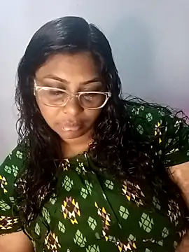 Snapshot of zara-mallus chatting on 10.27.25 zara-mallus online show from 10.27.25