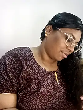 Snapshot of zara-mallus chatting on 11.01.25 zara-mallus online show from 11.01.25