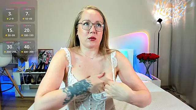 Snapshot of BethSun chatting on 09.16.25 BethSun online show from 09.16.25