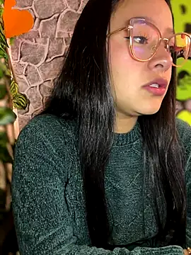 Liulee2 online show from 10.14.25