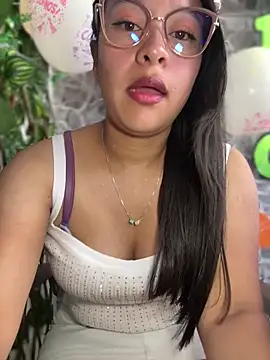 Liulee2 online show from 10.24.25