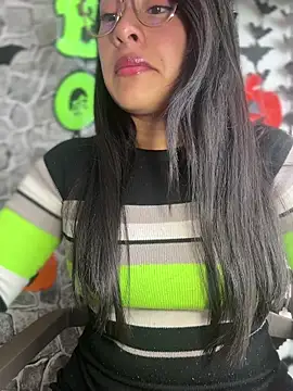 Liulee2 online show from 10.28.25