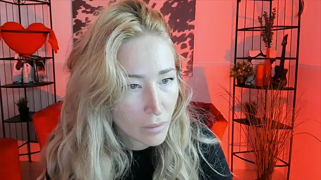 Snapshot of AstraMonroe chatting on 09.09.25 AstraMonroe online show from 09.09.25