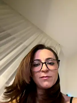 Snapshot of ClaireCrazy chatting on 10.24.25 ClaireCrazy online show from 10.24.25