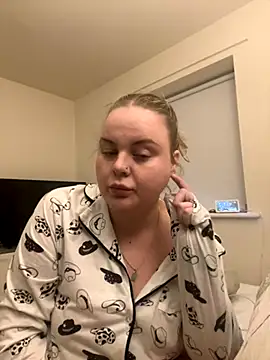 IslaMae online show from 11.19.25