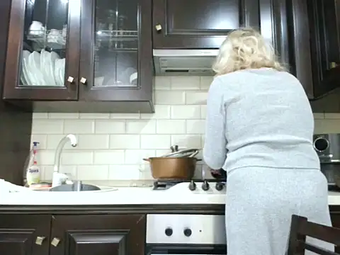 Snapshot of ButterflyBlondie chatting on 11.17.25 ButterflyBlondie online show from 11.17.25