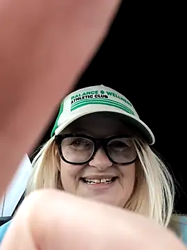 SuzieSub online show from 10.21.25