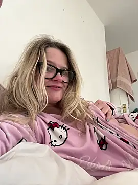 SuzieSub online show from 04.27.26