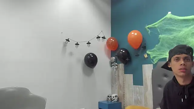 Snapshot of Ian1_ chatting on 10.23.25 Ian1  online show from 10.23.25