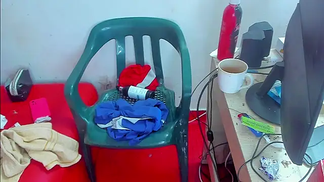 extreme hot crazy online show from 12.17.25