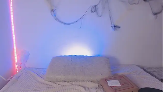 Lia  1 online show from 10.18.25