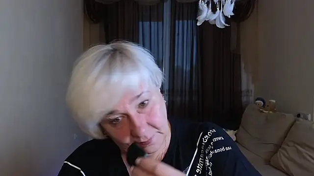 Snapshot of Milana_Milky chatting on 10.06.25 Milana Milky online show from 10.06.25