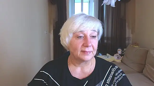 Snapshot of Milana_Milky chatting on 10.16.25 Milana Milky online show from 10.16.25