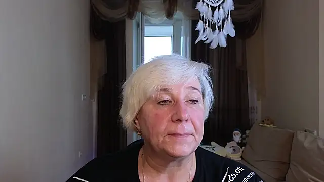 Snapshot of Milana_Milky chatting on 10.17.25 Milana Milky online show from 10.17.25