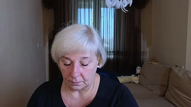 Snapshot of Milana_Milky chatting on 10.30.25 Milana Milky online show from 10.30.25