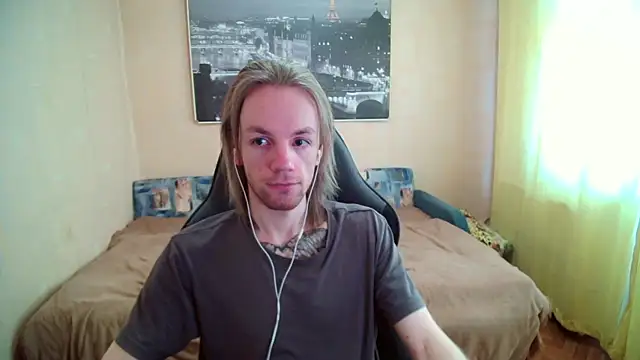 Snapshot of AdamDickens chatting on 09.12.25 AdamDickens online show from 09.12.25