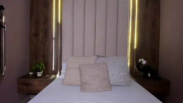 LucySalvatore  online show from 10.11.25