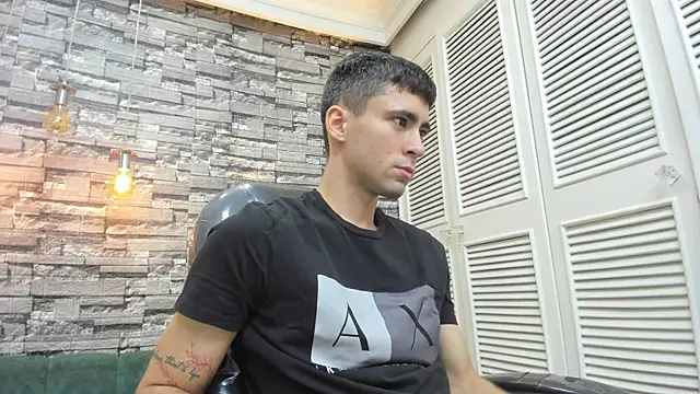 Snapshot of mike_whitee chatting on 09.19.25 mike whitee online show from 09.19.25