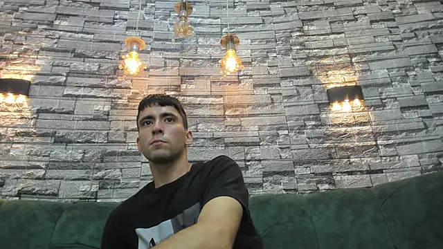 Snapshot of mike_whitee chatting on 09.19.25 mike whitee online show from 09.19.25