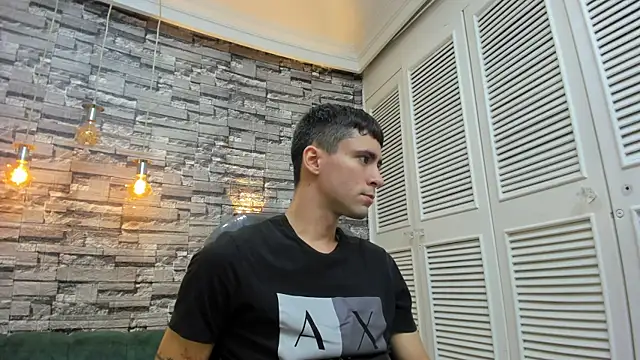 Snapshot of mike_whitee chatting on 09.22.25 mike whitee online show from 09.22.25