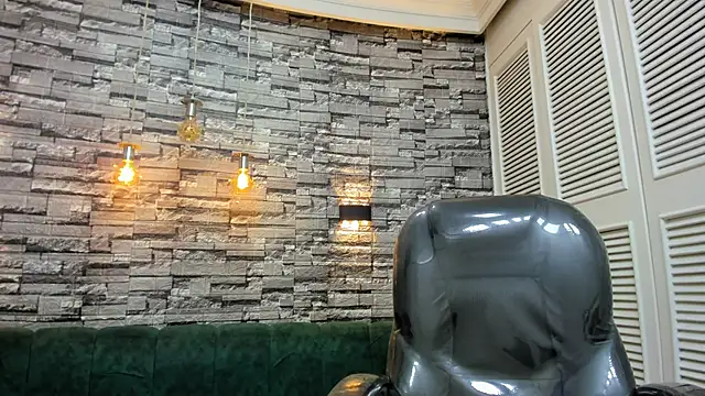 Snapshot of mike_whitee chatting on 09.24.25 mike whitee online show from 09.24.25