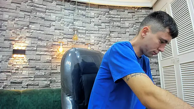 Snapshot of mike_whitee chatting on 09.27.25 mike whitee online show from 09.27.25