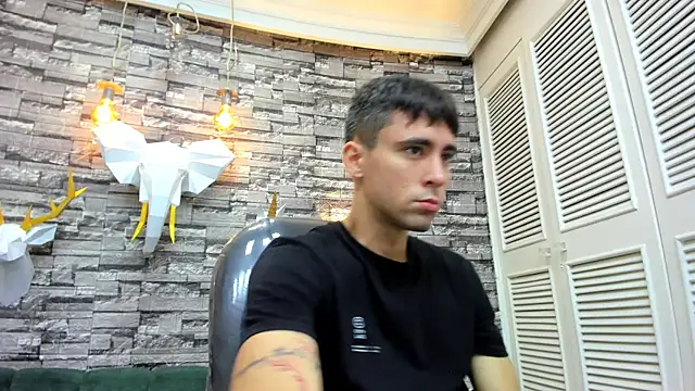 Snapshot of mike_whitee chatting on 10.06.25 mike whitee online show from 10.06.25