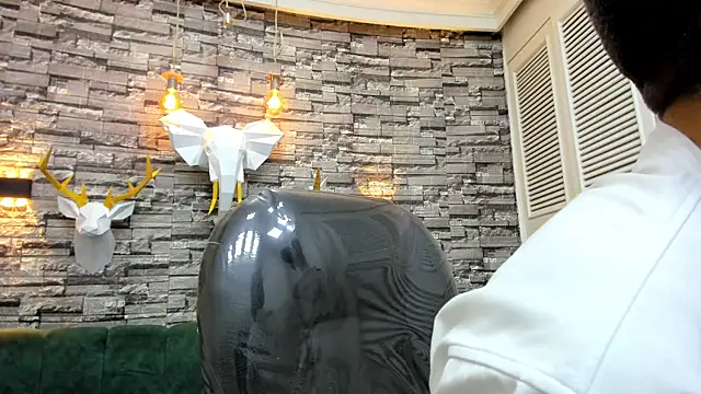 Snapshot of mike_whitee chatting on 10.08.25 mike whitee online show from 10.08.25