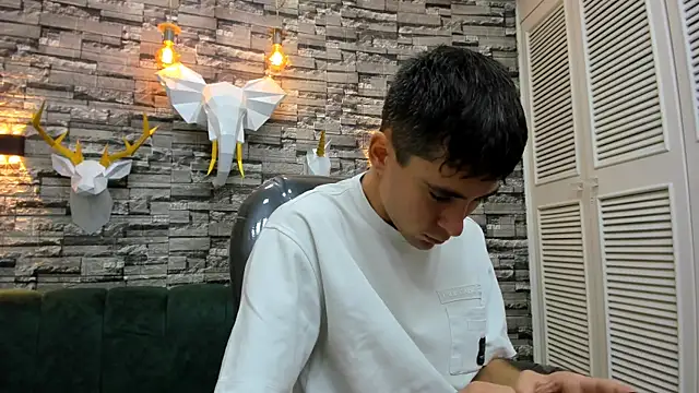 Snapshot of mike_whitee chatting on 10.09.25 mike whitee online show from 10.09.25