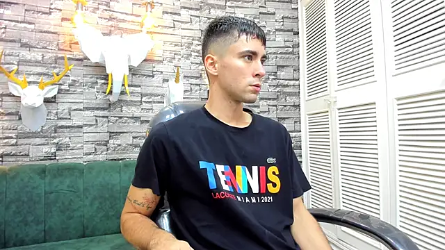 Snapshot of mike_whitee chatting on 10.12.25 mike whitee online show from 10.12.25