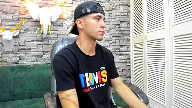 Snapshot of mike_whitee chatting on 10.13.25 mike whitee online show from 10.13.25