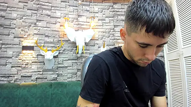 Snapshot of mike_whitee chatting on 10.15.25 mike whitee online show from 10.15.25