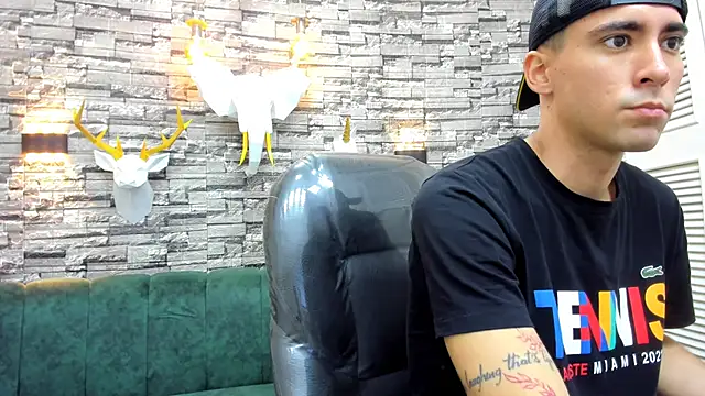 Snapshot of mike_whitee chatting on 10.17.25 mike whitee online show from 10.17.25