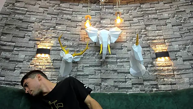 Snapshot of mike_whitee chatting on 10.21.25 mike whitee online show from 10.21.25