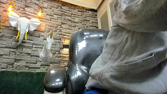 Snapshot of mike_whitee chatting on 10.22.25 mike whitee online show from 10.22.25