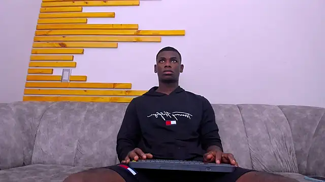 Snapshot of latin_night chatting on 09.24.25 latin night online show from 09.24.25