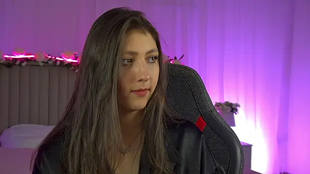 Snapshot of Mary_Miiller chatting on 09.28.25 Mary Miiller online show from 09.28.25