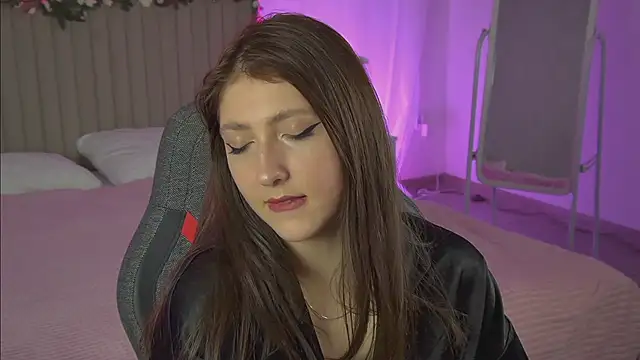 Snapshot of Mary_Miiller chatting on 10.12.25 Mary Miiller online show from 10.12.25